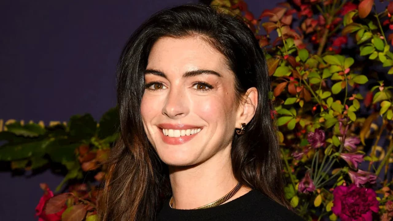 Anne Hathaway's Loose Curls During New York Fashion Week Are Simply Perfect